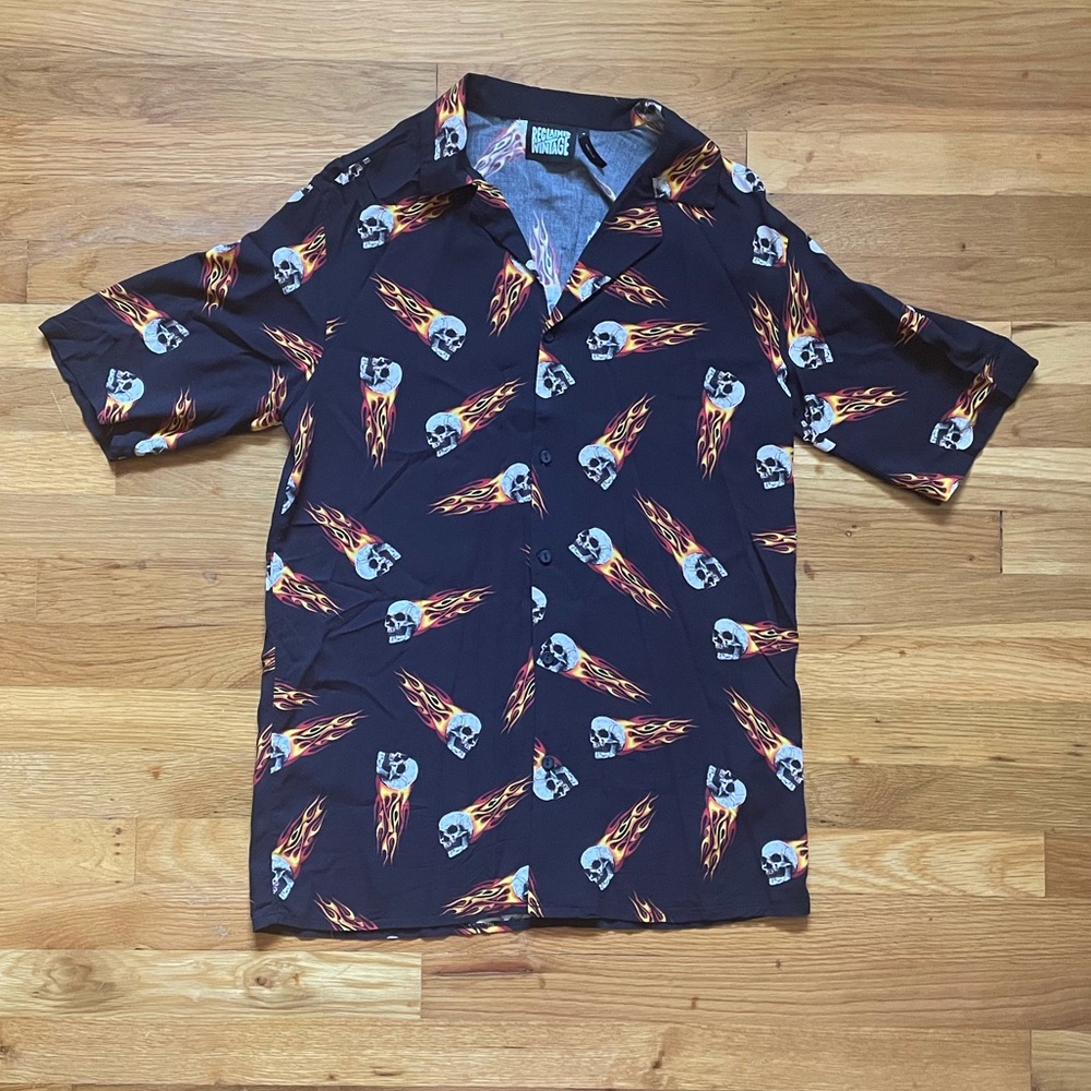 fire skull flaming skull button down like new